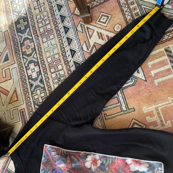 Art History Frida Kahlo Black Crewneck - Picture 3 of 6